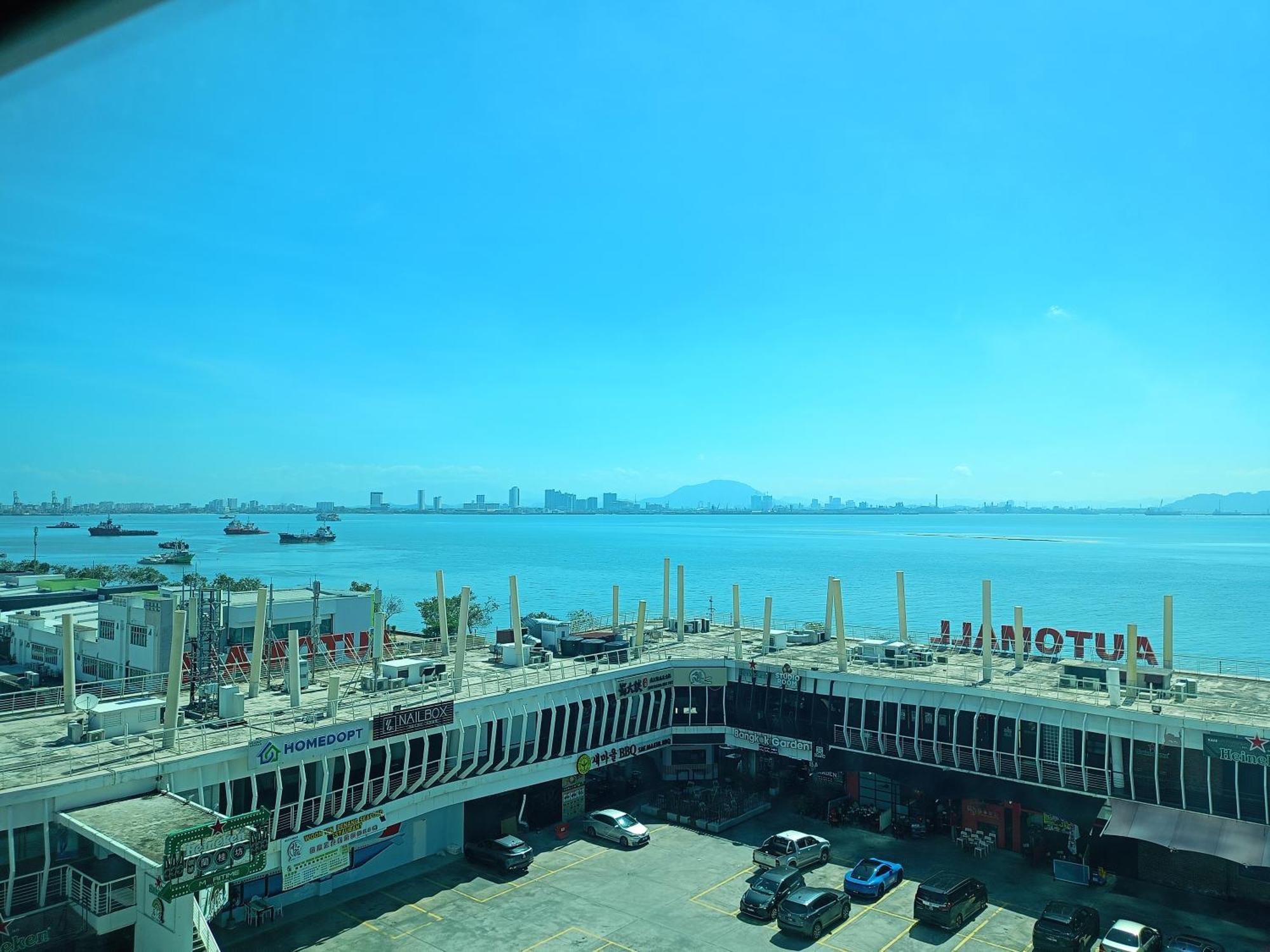 Urbano Luxury Maritime Apartment George Town
